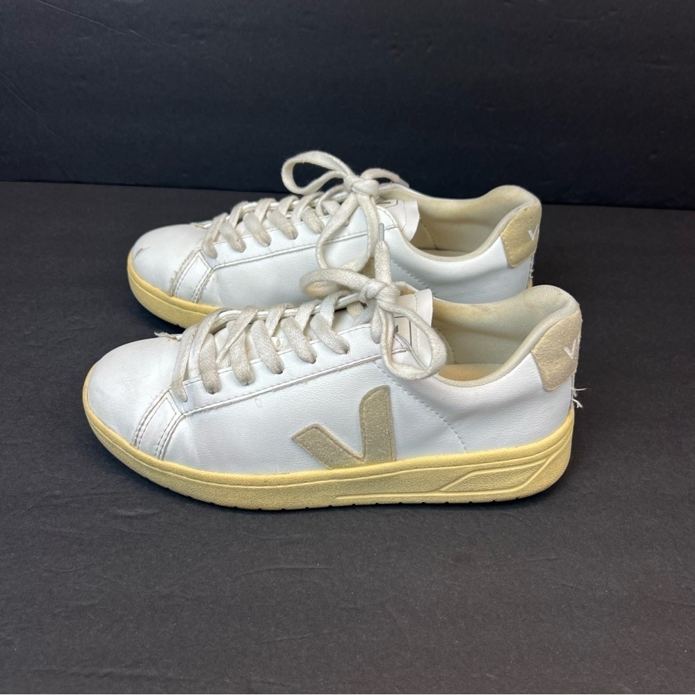 Veja White and Cream Sneakers Retro-Inspired Design Women’s US Size 6 Euro 37